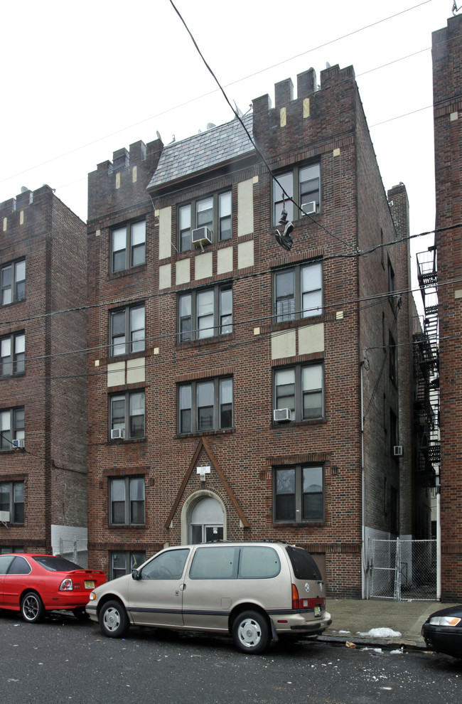 130 Corbin Ave in Jersey City, NJ - Building Photo - Building Photo