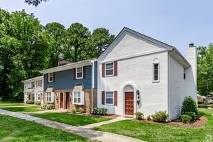 Fox Hill Village in Hampton, VA - Building Photo