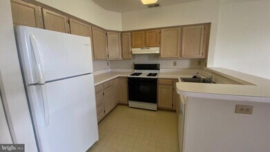 306 Gatehouse Ln in Odenton, MD - Building Photo - Building Photo