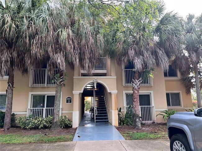 9907 Westwood Dr in Tamarac, FL - Building Photo - Building Photo