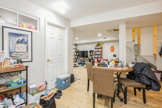 1228 W Glenlake Ave in Chicago, IL - Building Photo - Building Photo