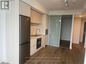 86 Dundas St E in Mississauga, ON - Building Photo - Building Photo