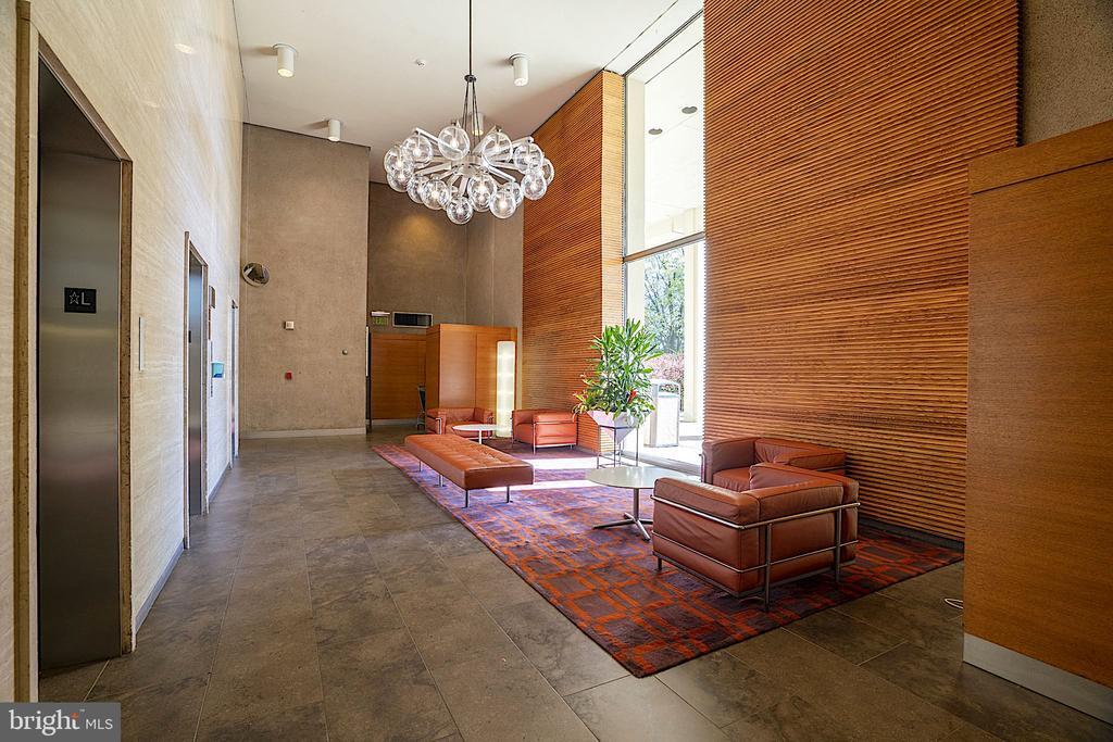 220 Locust St in Philadelphia, PA - Building Photo