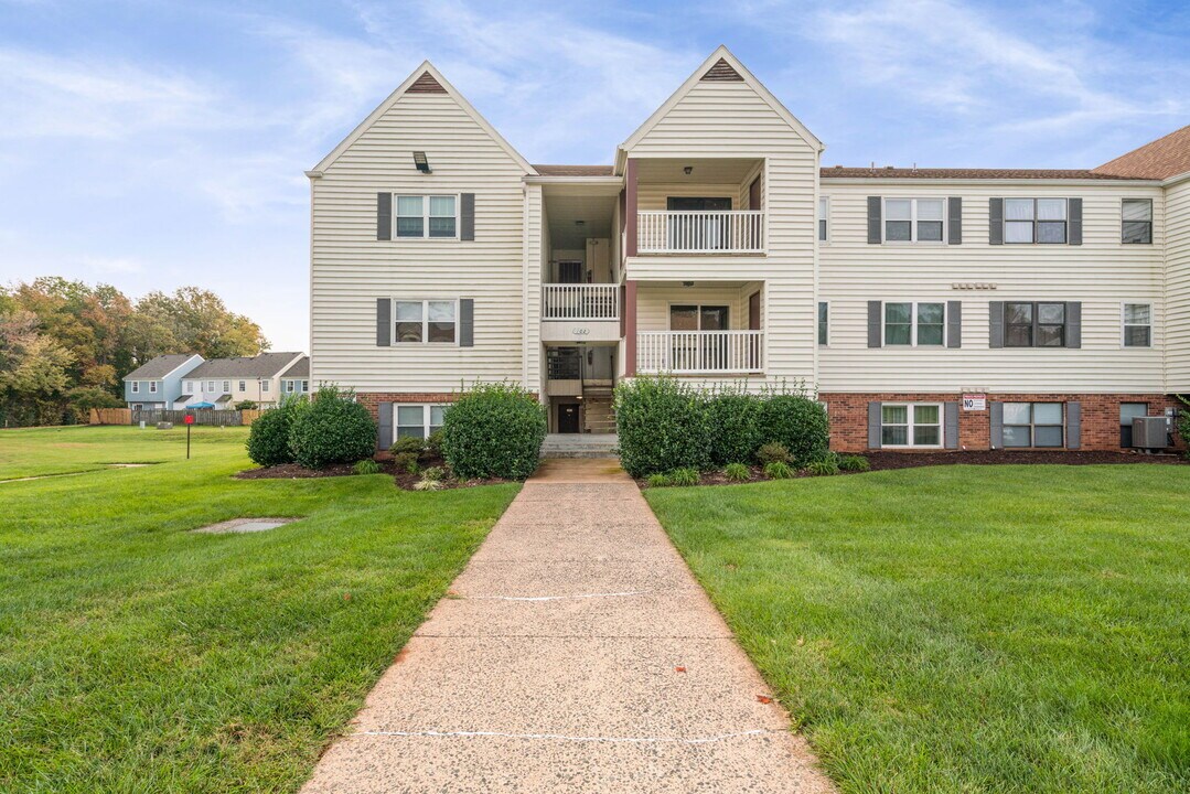 102 Chesterfield Ln in Stafford, VA - Building Photo