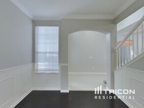 2133 Pond Spring Way in Orange Park, FL - Foto de edificio - Building Photo