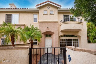 375 Avenida De Royale in Thousand Oaks, CA - Building Photo - Building Photo