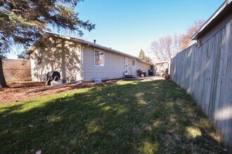 2110 26th Ave NW in Rochester, MN - Building Photo - Building Photo