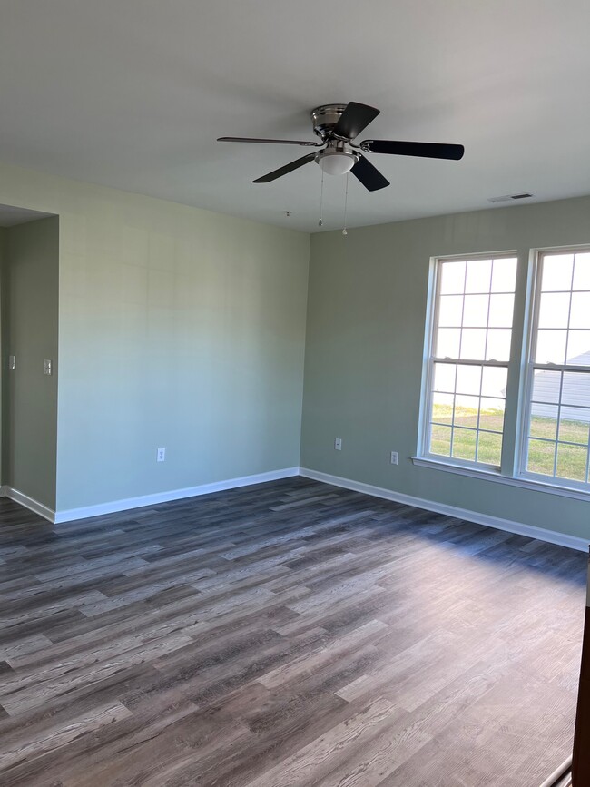 1011 Meadow View Dr in Salisbury, MD - Building Photo - Building Photo