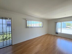 6125 Cashio St, Unit 1 in Los Angeles, CA - Building Photo - Building Photo