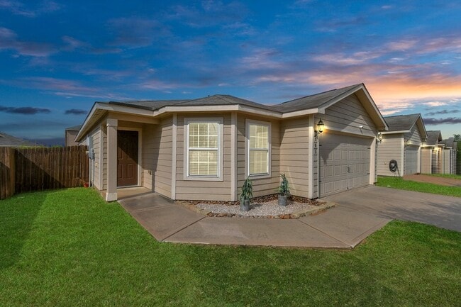 985 Lake View Cir W in Brookshire, TX - Building Photo - Building Photo
