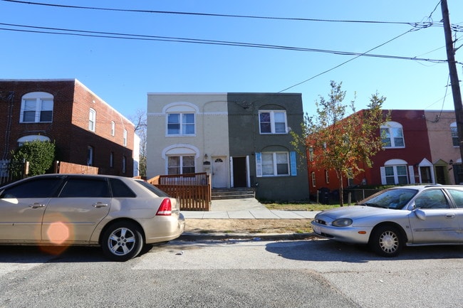 2812-2814 Buena Vista Ter SE
