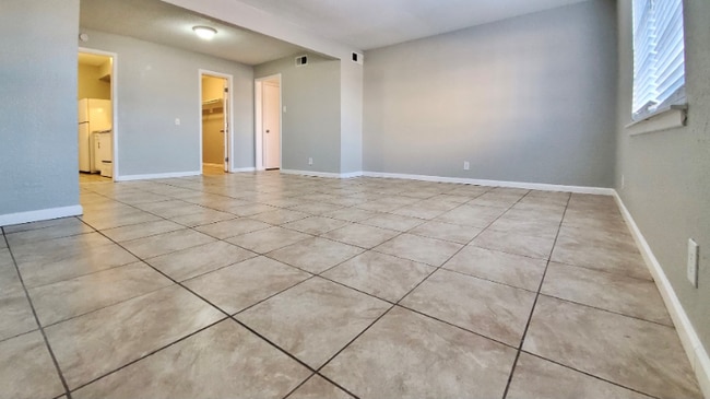 3862 Englewood Cir