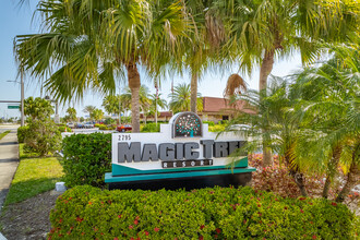 Magic Tree Resort in Kissimmee, FL - Building Photo - Building Photo