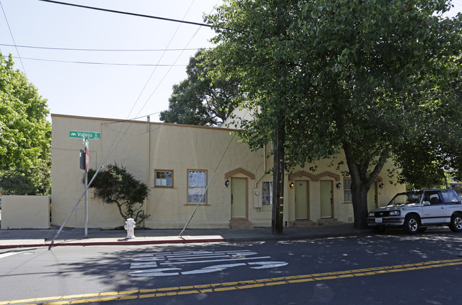 1235 Stanford Ave in Oakland, CA - Building Photo - Building Photo