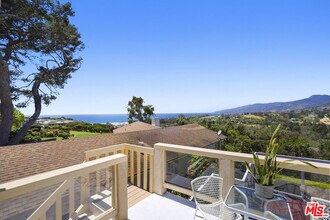 29355 Heathercliff Rd in Malibu, CA - Building Photo - Building Photo