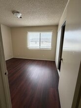 14025 Chadron Ave in Hawthorne, CA - Foto de edificio - Building Photo