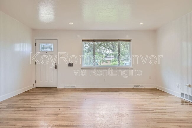 5870 W 5th Ave in Lakewood, CO - Building Photo - Building Photo