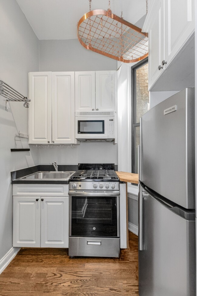 120 E 83rd St in New York, NY - Building Photo - Building Photo