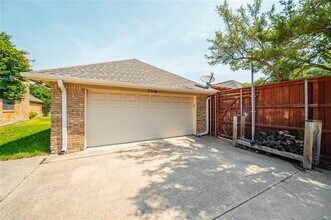 2516 Piedra Dr in Plano, TX - Foto de edificio - Building Photo
