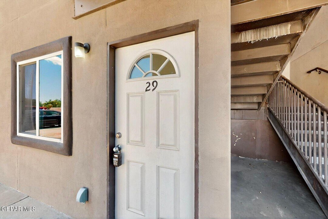 540 N Yarbrough Dr in El Paso, TX - Building Photo