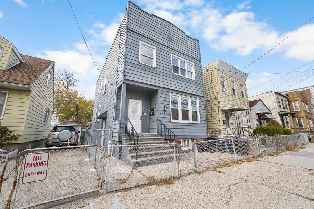 173 MALLORY Ave in Jersey City, NJ - Building Photo