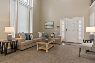 674 E Union Pines Ct in Sandy, UT - Foto de edificio - Building Photo