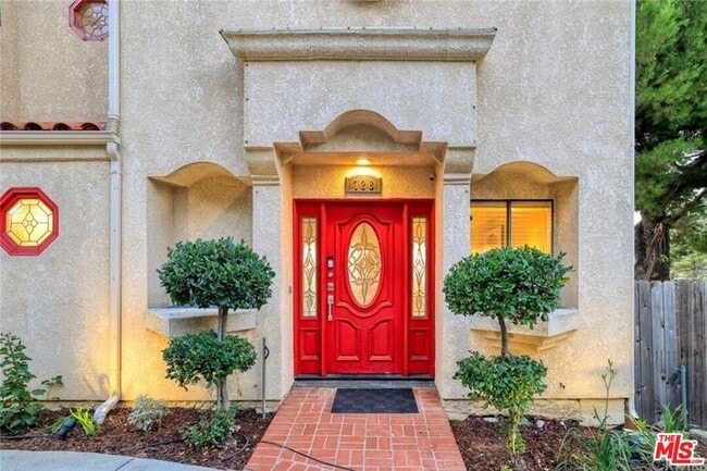 728 Montecito Dr in Los Angeles, CA - Building Photo - Building Photo