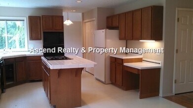 29799 SW Camelot St in Wilsonville, OR - Building Photo - Building Photo