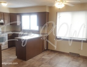 2714 Prescotts Dr in Waterloo, IA - Building Photo - Building Photo