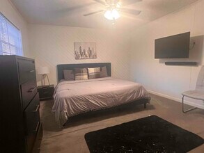 4701 Flat Shoals Rd in Union City, GA - Foto de edificio - Building Photo