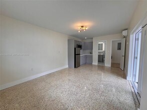 7135 SW 22nd St in Miami, FL - Building Photo - Building Photo