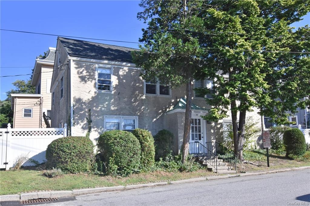 22 Neperan Rd in Tarrytown, NY - Building Photo