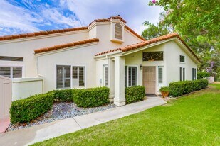 8949 Circle R View Ln in Escondido, CA - Building Photo