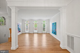 5015 Waple Ln in Alexandria, VA - Building Photo - Building Photo