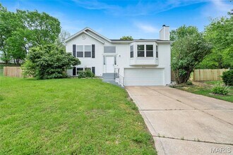 802 Notre Dame Dr in O'Fallon, MO - Foto de edificio - Building Photo