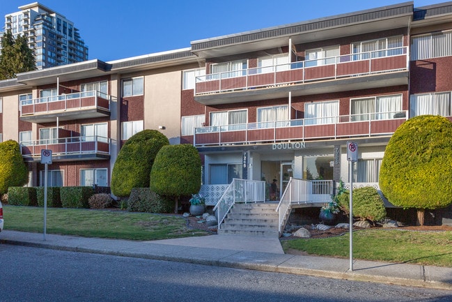 Doulton Arms Apartments in Burnaby, BC - Building Photo - Building Photo