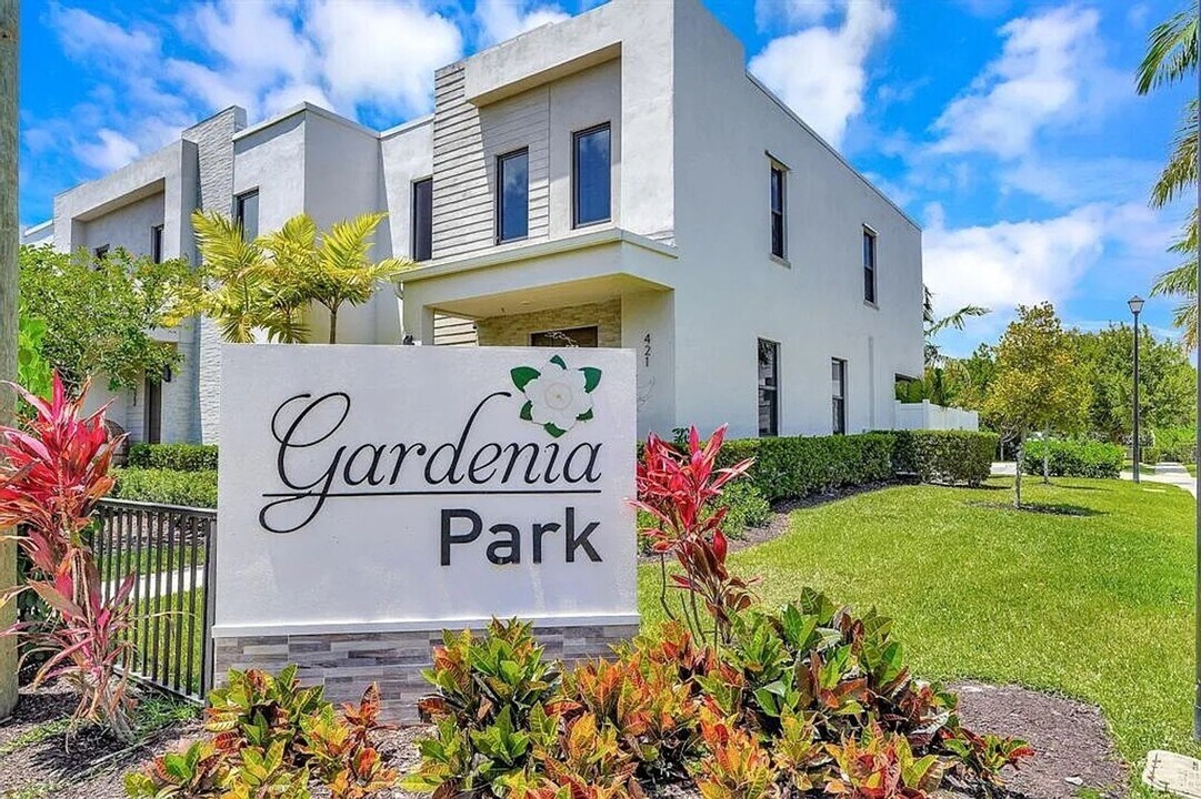 549 NW 17th St in Fort Lauderdale, FL - Building Photo