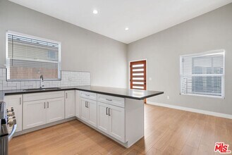 5461 Geer Ave in Los Angeles, CA - Building Photo - Building Photo