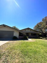 927 Acacia Ln in Davis, CA - Building Photo