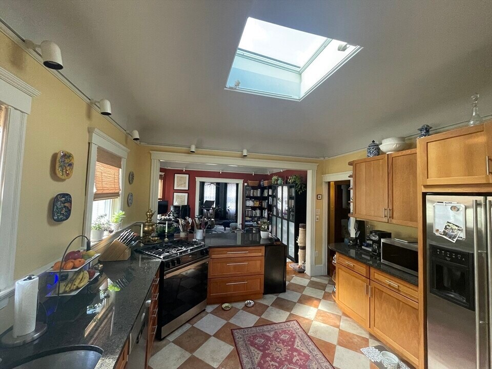 18 Oakland St in Cambridge, MA - Building Photo