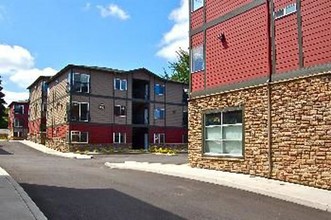 Tabor Pointe Apartments in Portland, OR - Building Photo - Building Photo