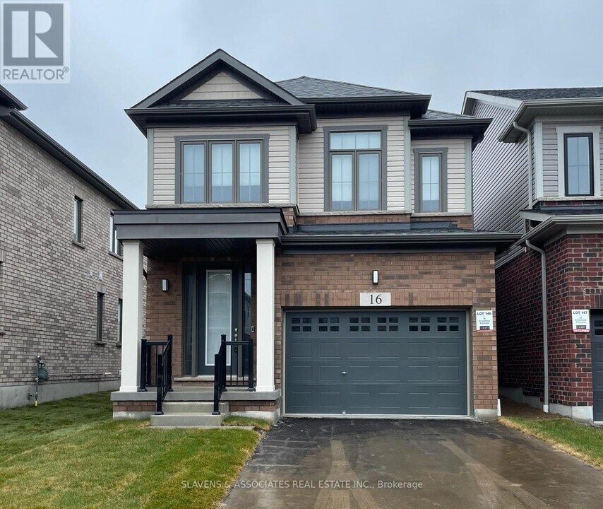 16 Crossmore Cres in Cambridge, ON - Building Photo