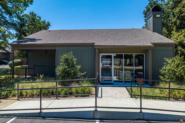 SEASONS APARTMENTS in Shreveport, LA - Foto de edificio - Building Photo