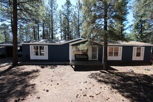 2075 W Alaska Ave in Flagstaff, AZ - Building Photo