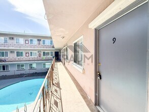 13129 Oxnard St in Los Angeles, CA - Building Photo - Building Photo