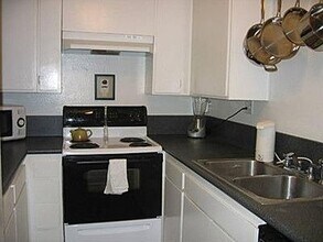 6851 Alvarado Rd in San Diego, CA - Building Photo - Building Photo