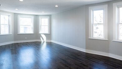 268 Brown St, Unit 268 Brown Street Waltham in Waltham, MA - Foto de edificio - Building Photo