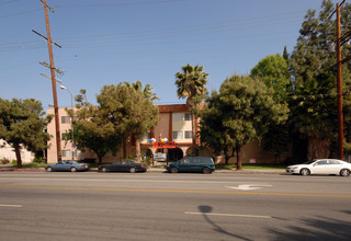 Monterra Ridge Apartments in Canoga Park, CA - Foto de edificio - Building Photo