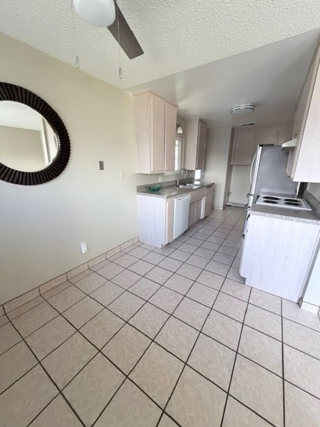 5212 Thyme Ln in Bakersfield, CA - Building Photo - Building Photo