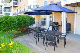 Rosewood Villas - Senior Apartments